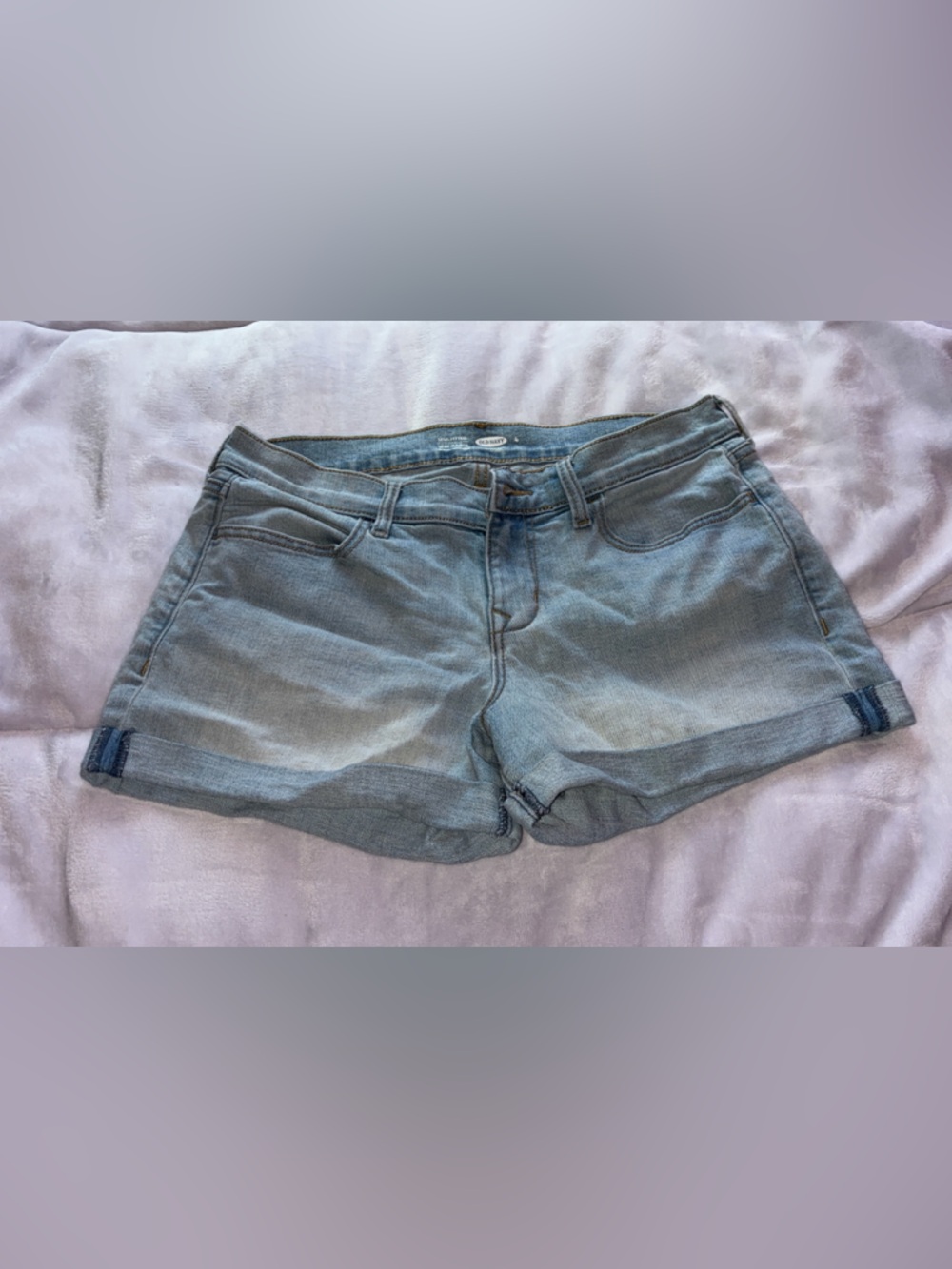 Old Navy Light Wash Denim Women's Shorts - Casual Cuffed Style - Size 4